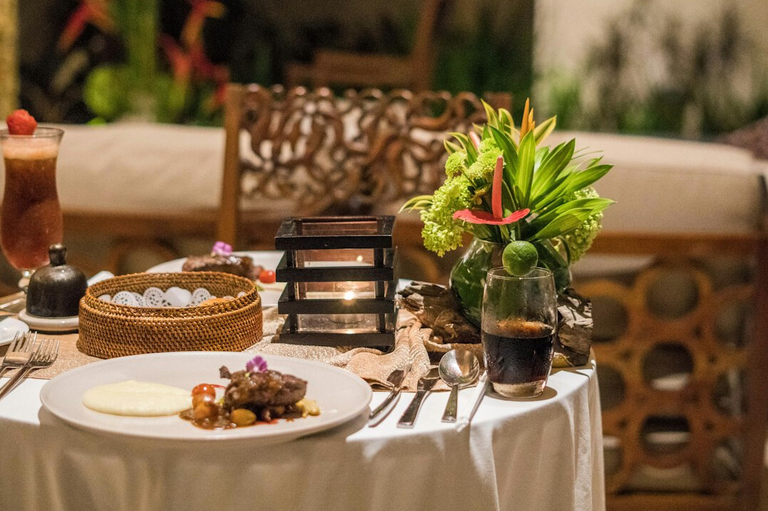 resort family dinner